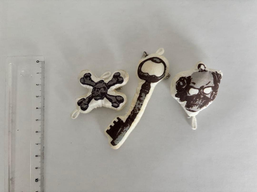 UNDERCOVER アンティークビーズブローチ but beautiful…① UNDERCOVER