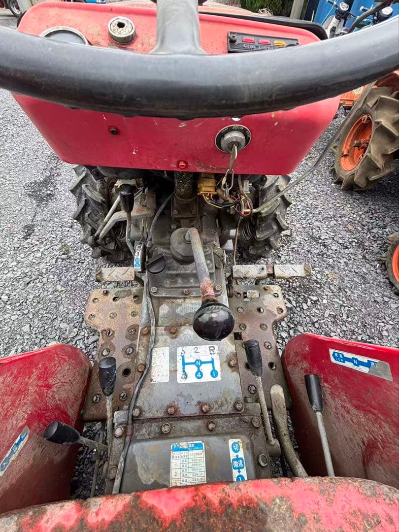 SHIBAURA SD1840赤いトラクター 茨城县引き取り 限定 - メルカリ
