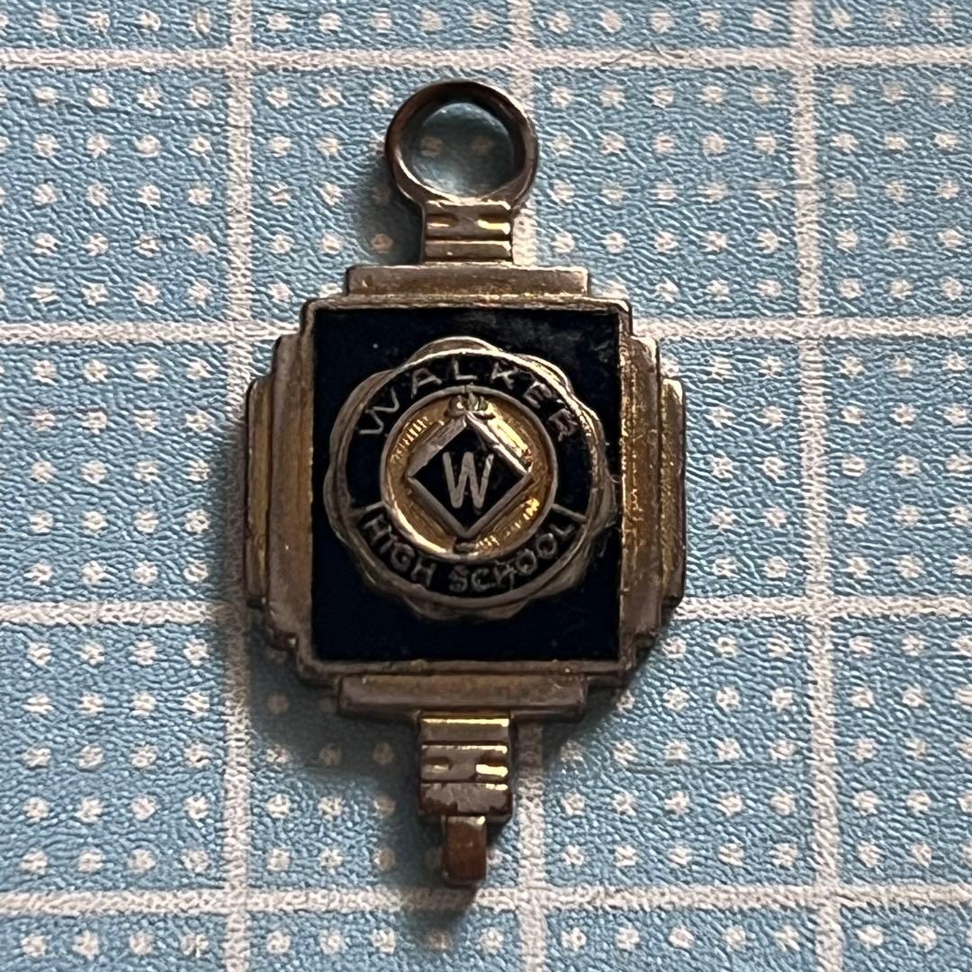 カレッジリング金ゴールド黒ネックレストップ社章ピンズ40sバッジ