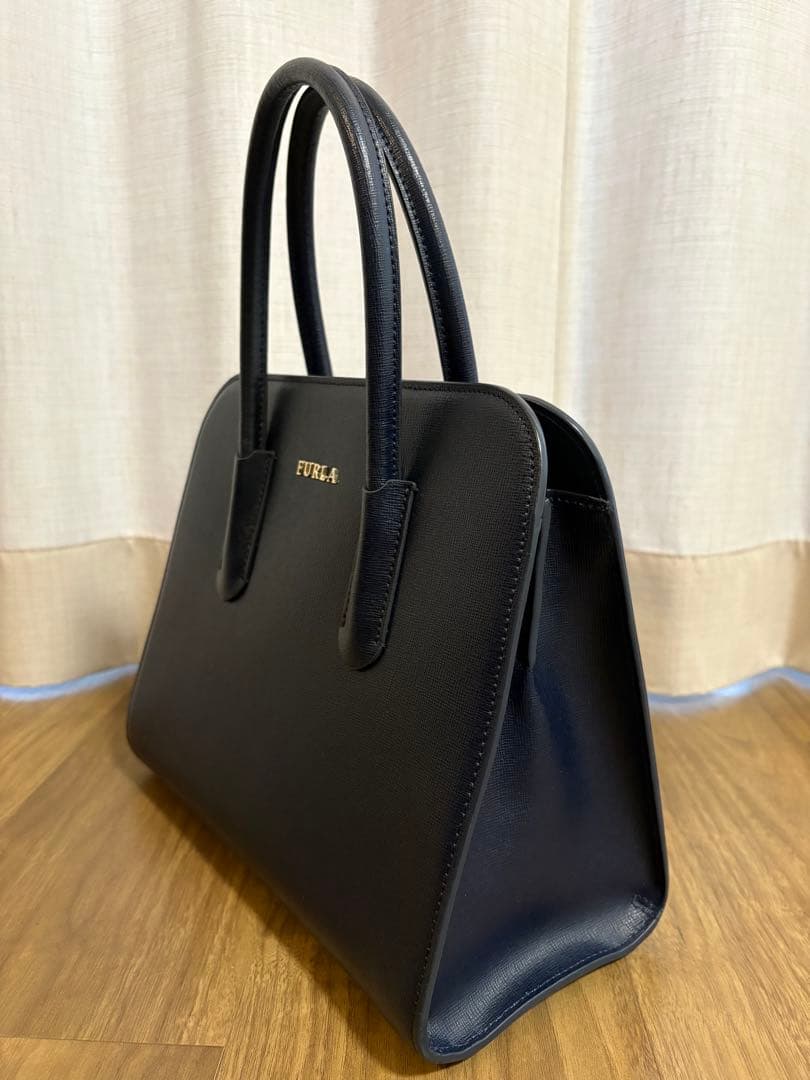 FURLA】ネイビー ハンドバッグ - メルカリ