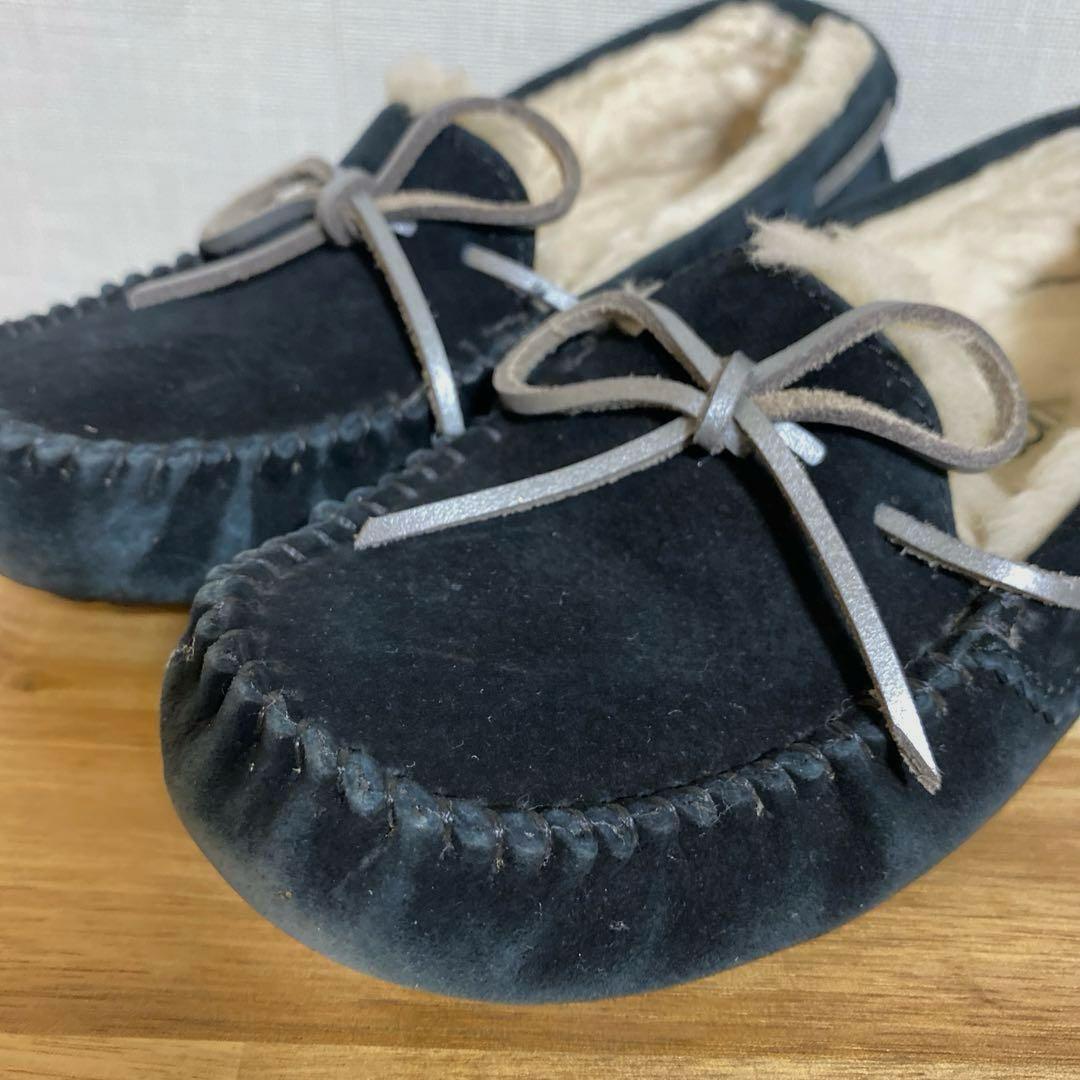 UGG アグ リボン付き モカシン スリッポン - メルカリ