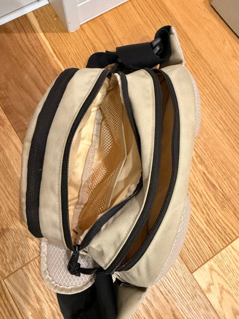 hugoo ベージュ ヒップシート ポケット ショルダーバッグ