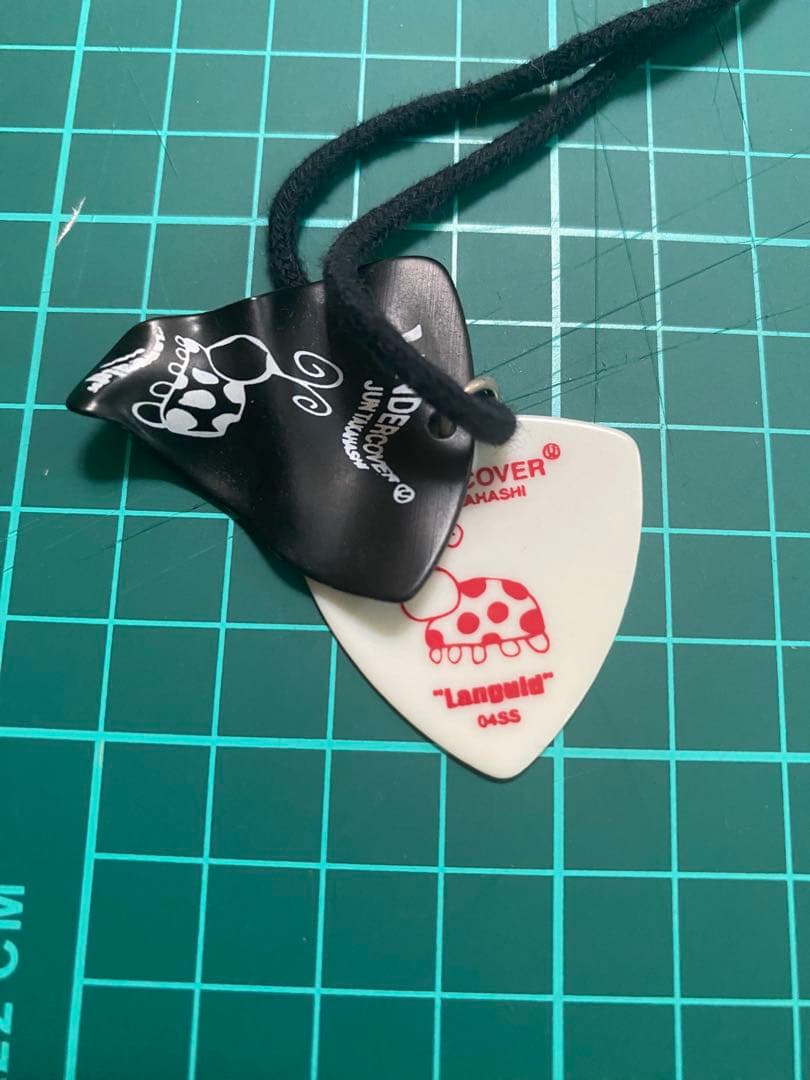 UNDERCOVER メタルペンダント 2個セット ピック型ネックレスの通販はau