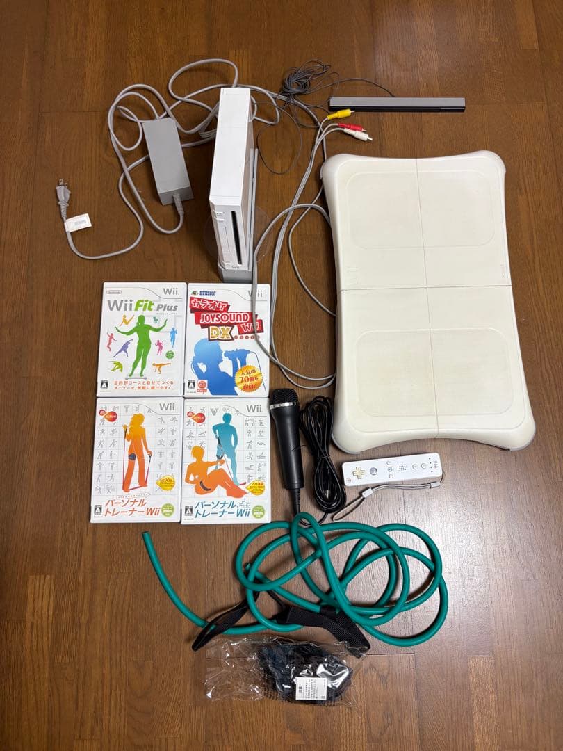Wii 本体 Wii フィット ソフト4本:カラオケJoysoundとマイク他 - メルカリ