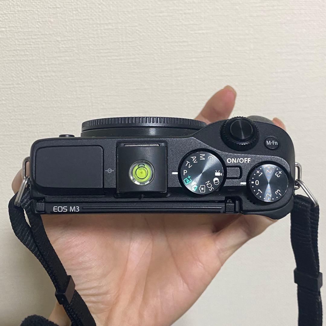 Canon EOS M3 ボディ動作確認済付属品あり液晶反転時ブラックアウト