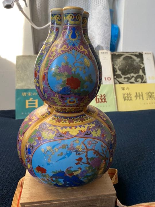 雍正年製粉彩三口葫芦瓶、サイズ約高さ24cm径约16cm 雍正年製粉彩三口葫芦瓶、サイズ約高さ24cm径约16cm - メルカリ