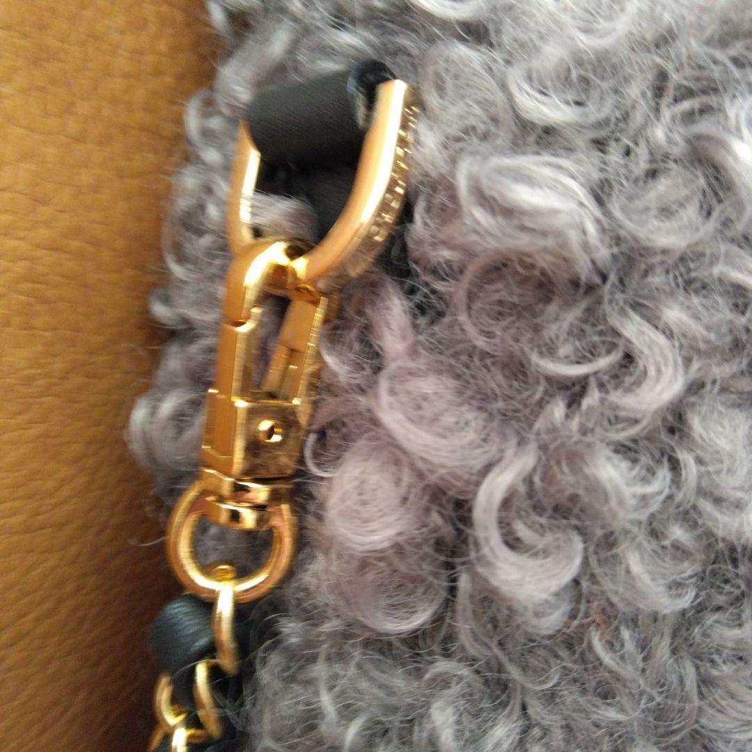 タグ付きVIOLAD'ORO グレー プードルファーショルダーバッグ - バッグ人気