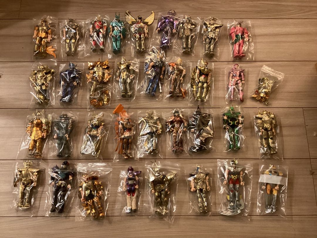 聖闘士星矢 聖闘士聖衣大系 クロス フィギュア 34体セット 1987年製 聖闘士星矢 聖闘士聖衣大系 クロス フィギュア 34体セット 1987年