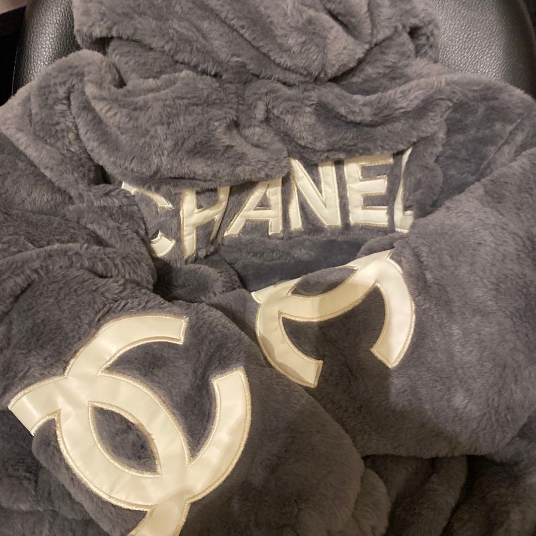 CHANELもこもこパーカーアウターグレー ノベルティ - メルカリ