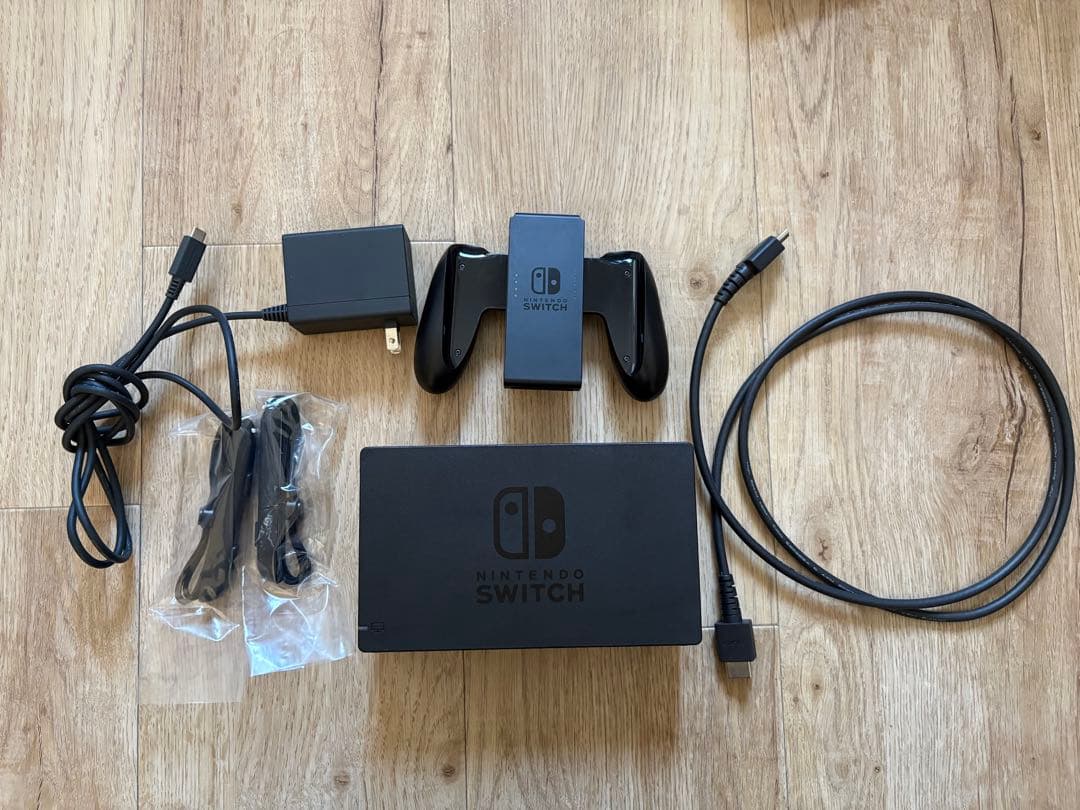 Nintendo Switch 本体（グレー） Nintendo Switch Console with Gray Joy-Con -(Japan Version