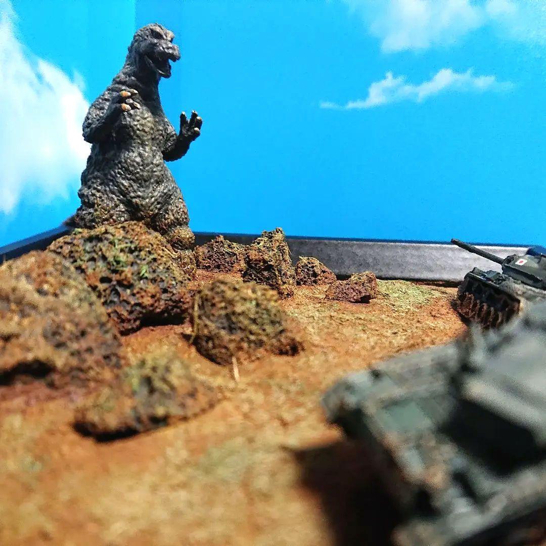 ゴジラ対自衛隊(61式戦車) 背景付 ジオラマ - メルカリ