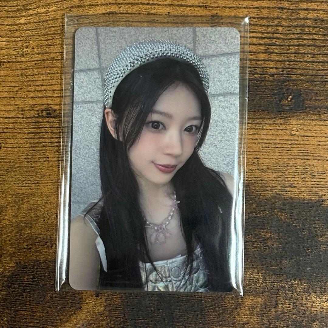 ILLIT GLITTER DAY IN JAPAN FC限定 トレカ モカ - メルカリ