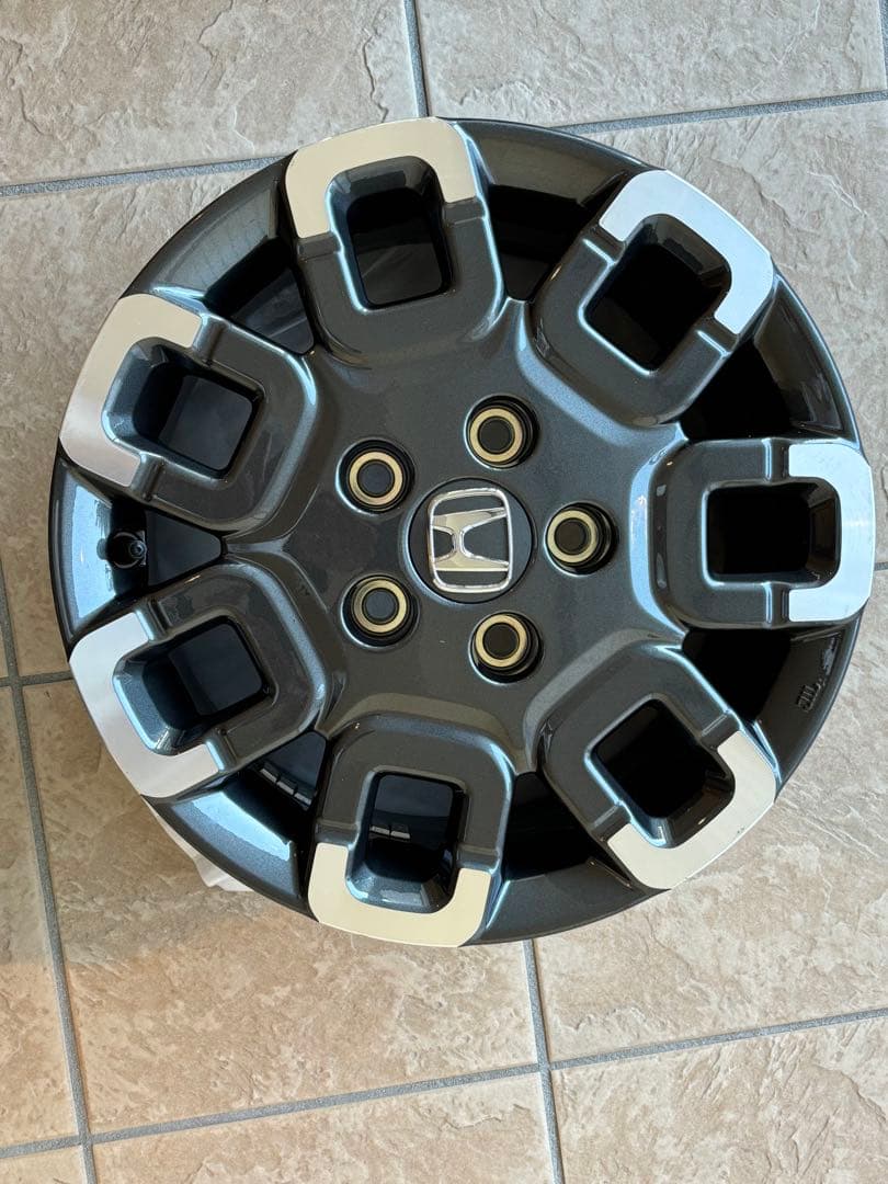新車外し】HONDA 新型フリード クロスター純正アルミホイール（ナット