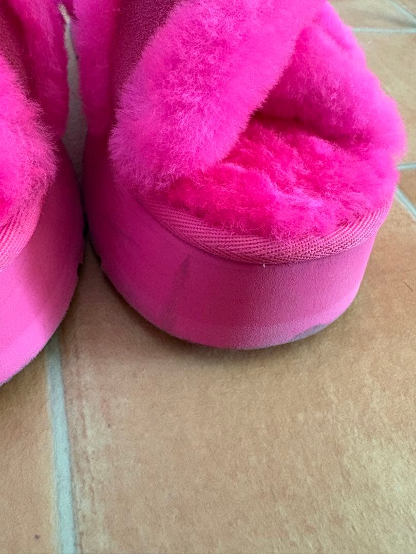 UGG ピンク ファーサンダル 37 - メルカリ