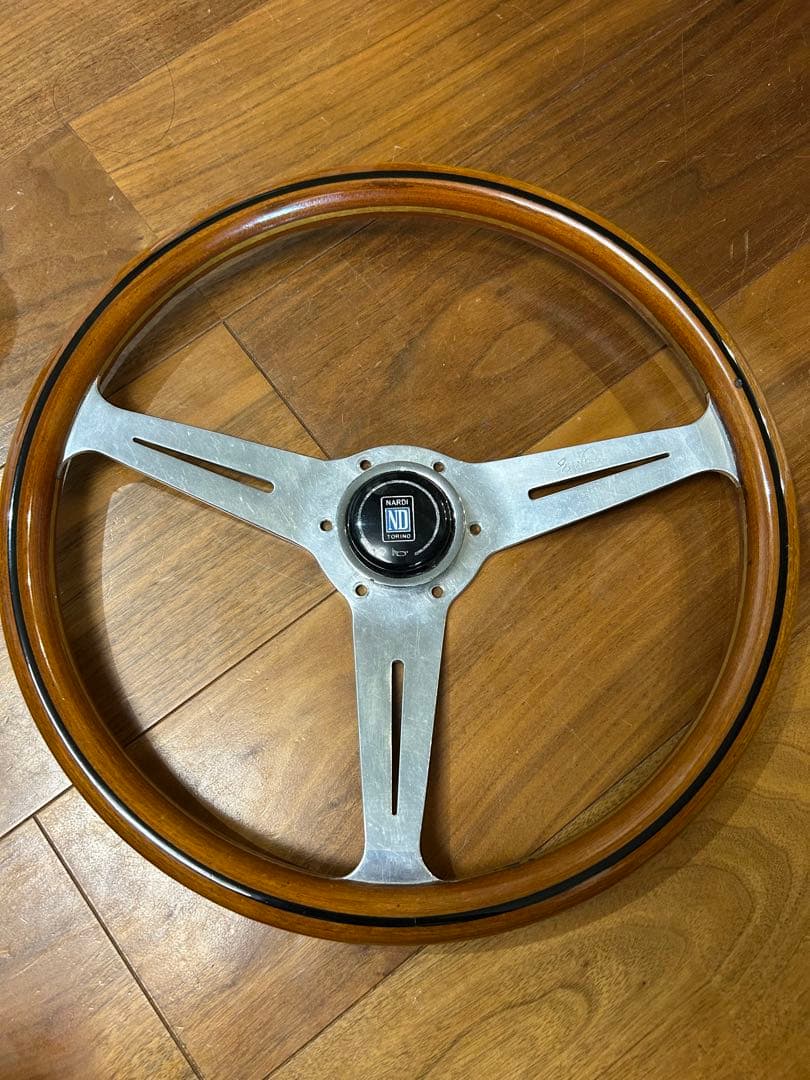 Nardi ステアリングホイール 3本スポーク36センチ　95プラドボス 商品詳細 NARDI/ナルディ CLASSIC（クラシック） ブラックレザー