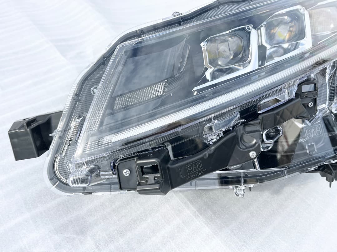 FX500様専用】トヨタ ノア 純正 ZWR90W ヘッドライト 左 - メルカリ