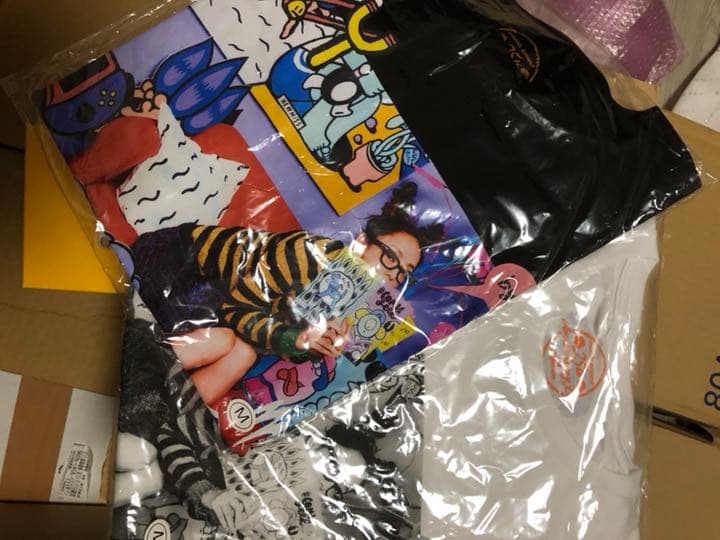 安室奈美恵 25th 沖縄限定TシャツＭサイズ 白黒セット 25周年沖縄ライブのグッズが解禁された〜ヽ(￣▽￣)ノ - Twitterボット