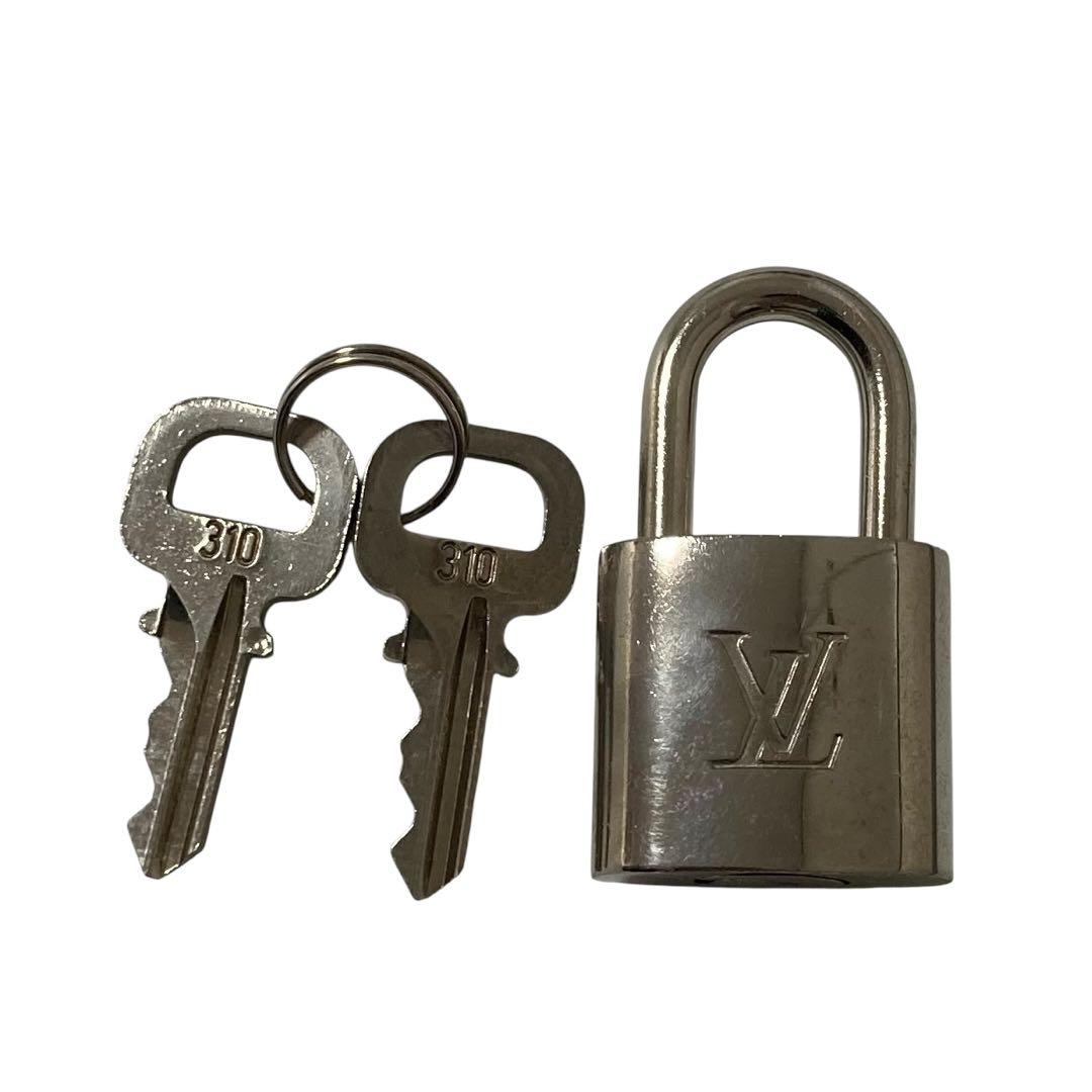 ルイヴィトン LV シルバー カデナ パドロック 南京錠 310番 - メルカリ