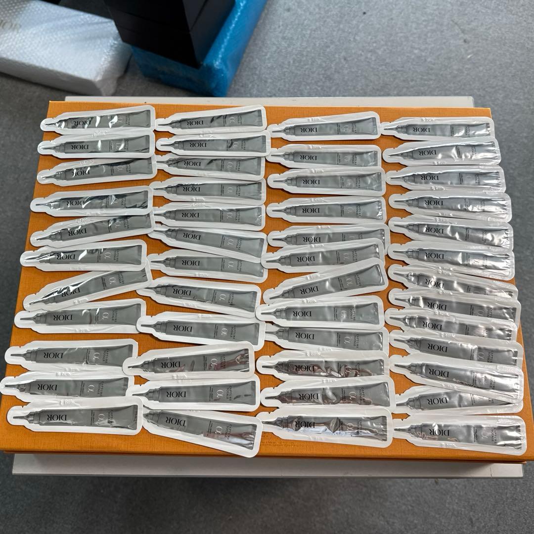 DIOR カプチュールトータルヒアルショットサンプル1ml ディオール 24個 カプチュール トータル ヒアルショット / ディオール(美容液