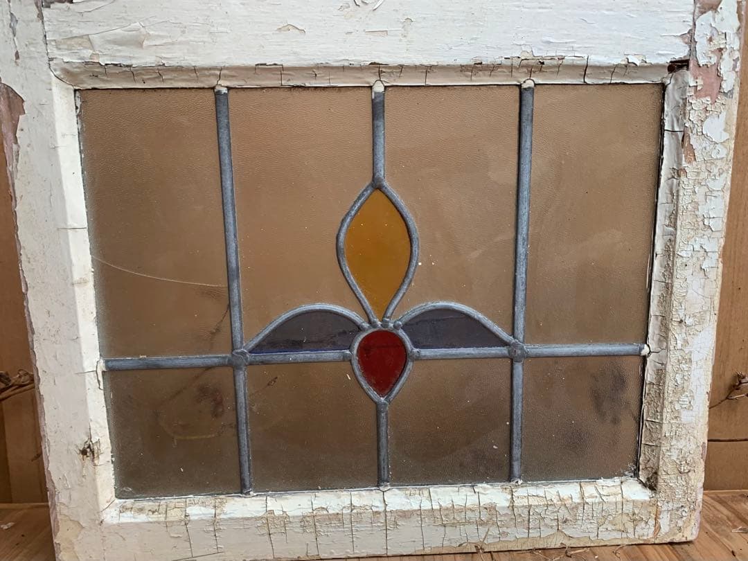 イギリスアンティーク　ステンドグラス窓枠　ペンキの禿げた木枠 イギリスアンティーク ステンドグラス窓枠 ペンキの禿げた木枠