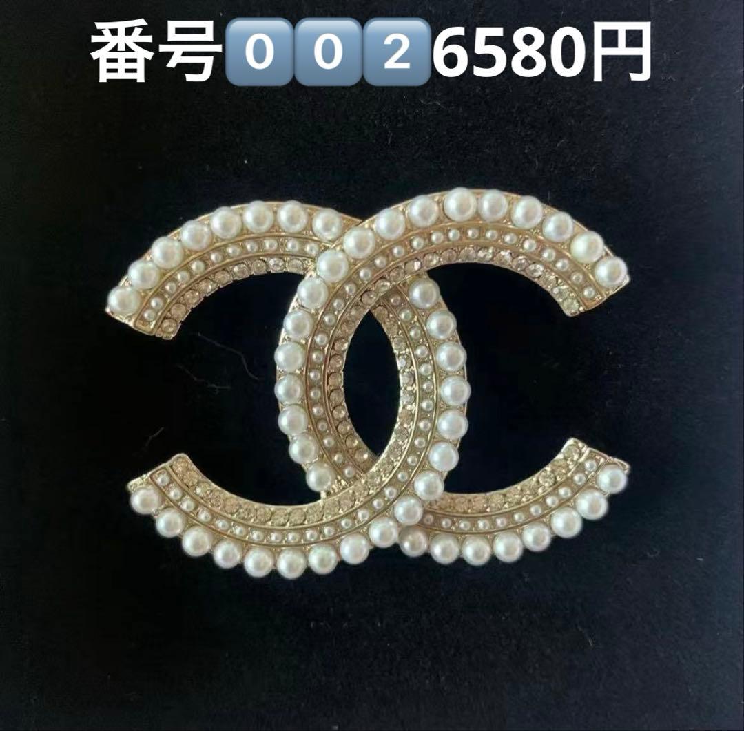 ダブルCロゴ CCロゴ ブローチ パール付き 約4.2cm*3.2cm - メルカリ