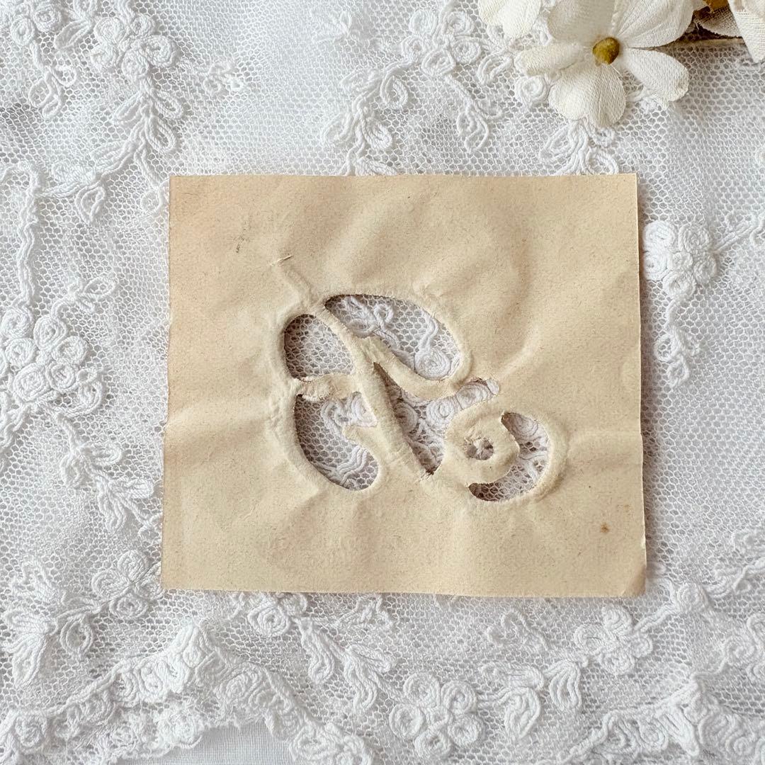 フランスのアンティーク刺繍用イニシャルモノグラムシートB・No.3