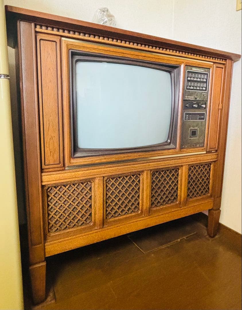 昭和レトロ カラーテレビ（実働品／インテリア／アンティーク） - メルカリ