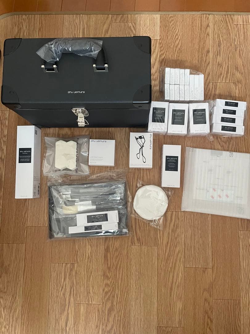 シュウウエムラ メイクボックス　ベーシックセット　メイクセット オリジナル メイクアップ ボックス｜シュウ ウエムラ公式オンライン