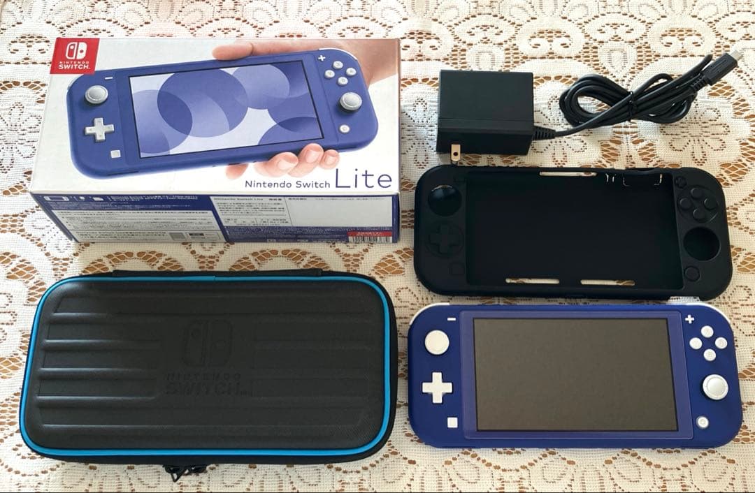 じ*ん様 【美品】SwitchLite 本体 公式キャリングケース付き ゲオ公式通販サイト/ゲオオンラインストア【新品】Nintendo