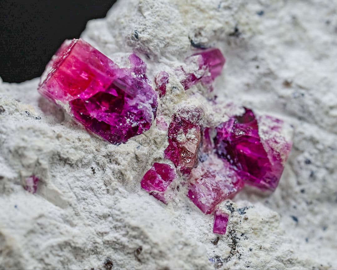 17日出品取り消します　貴重品レッドベリル結晶　鉱物原石 アメリカ ユタ州産 レッドベリルの原石 No.22 - cute stone -