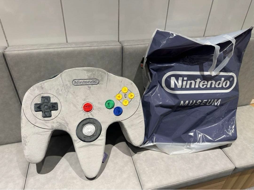 即発送！クッション NINTENDO 64 コントローラー 任天堂ミュージアム