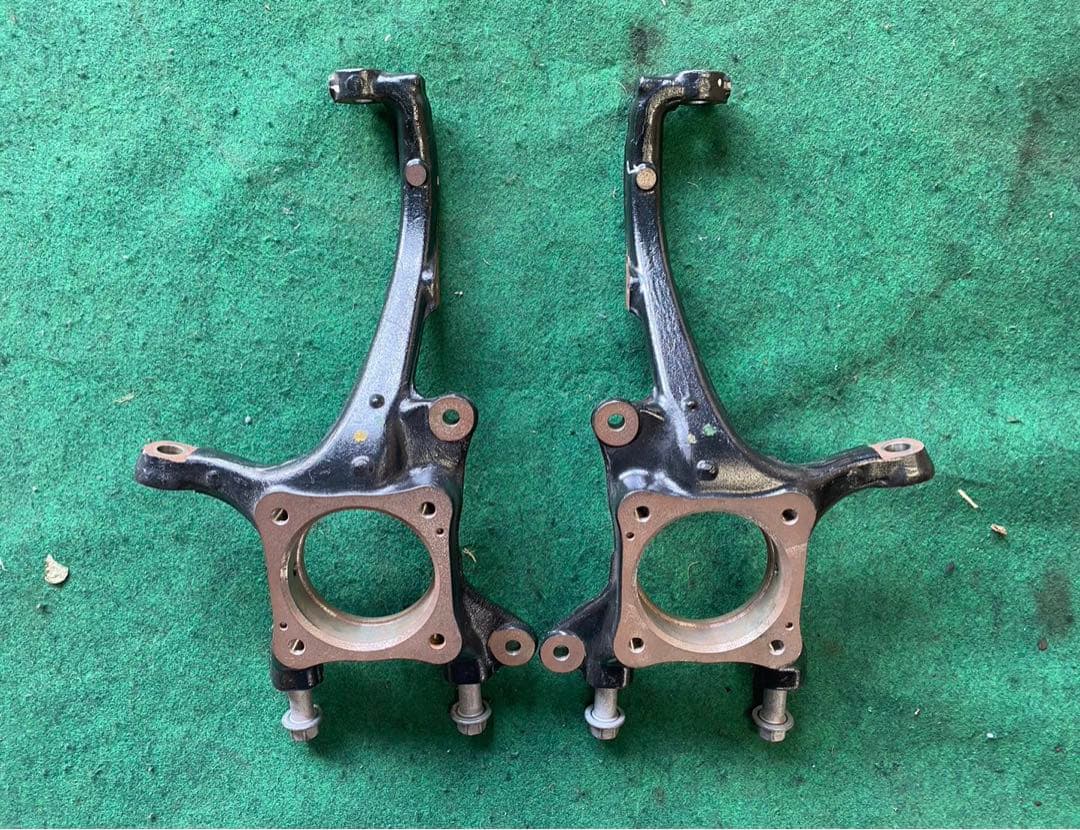 トヨタ　タンドラ　ナックル　07-14 4ドア　5.7L 4WD TOYOTA