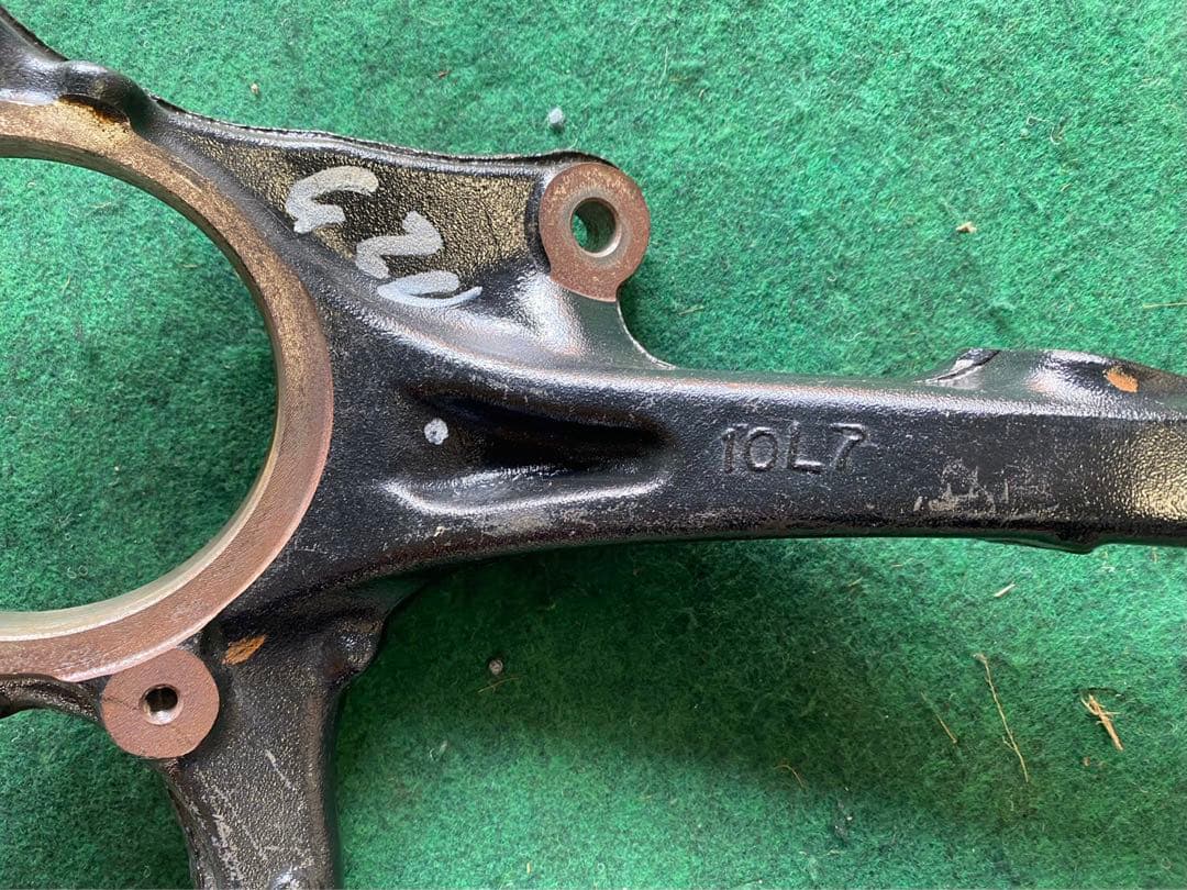 トヨタ　タンドラ　ナックル　07-14 4ドア　5.7L 4WD TOYOTA