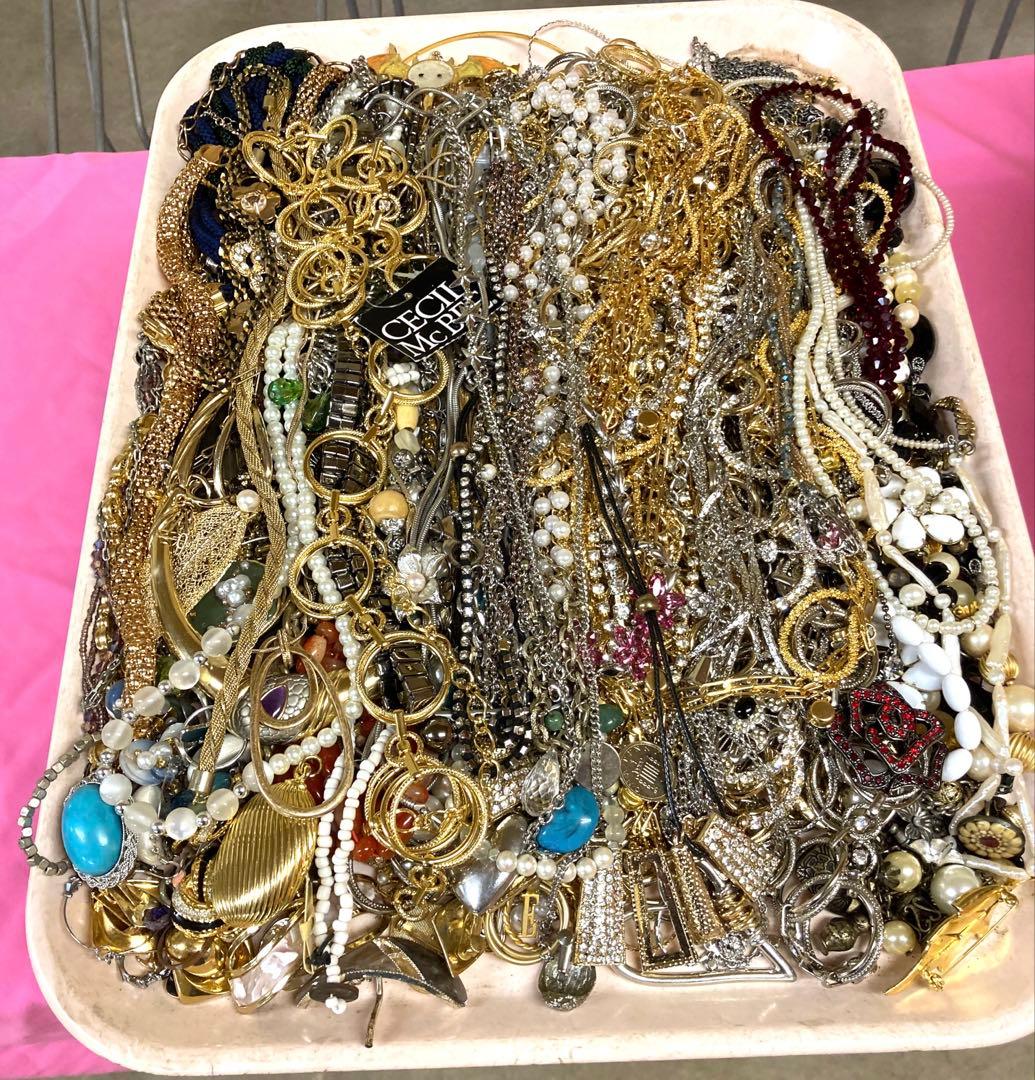 アクセサリーまとめ売り【約4Kg】 まとめ売り】【ジャンク】アクセサリー 1.65kg ネックレス 他 - メルカリ