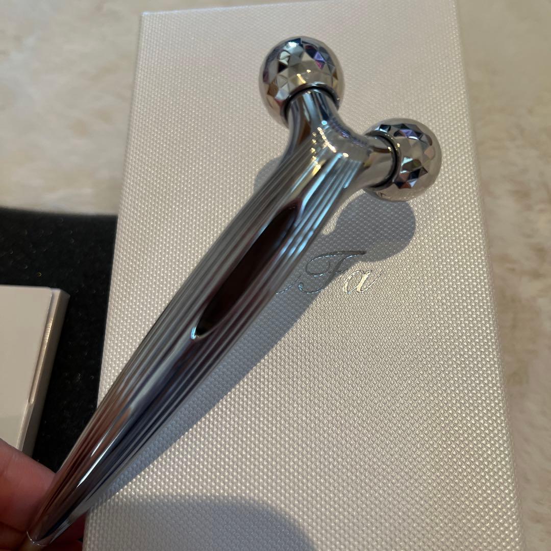 ReFa 美顔ローラー シルバー - メルカリ