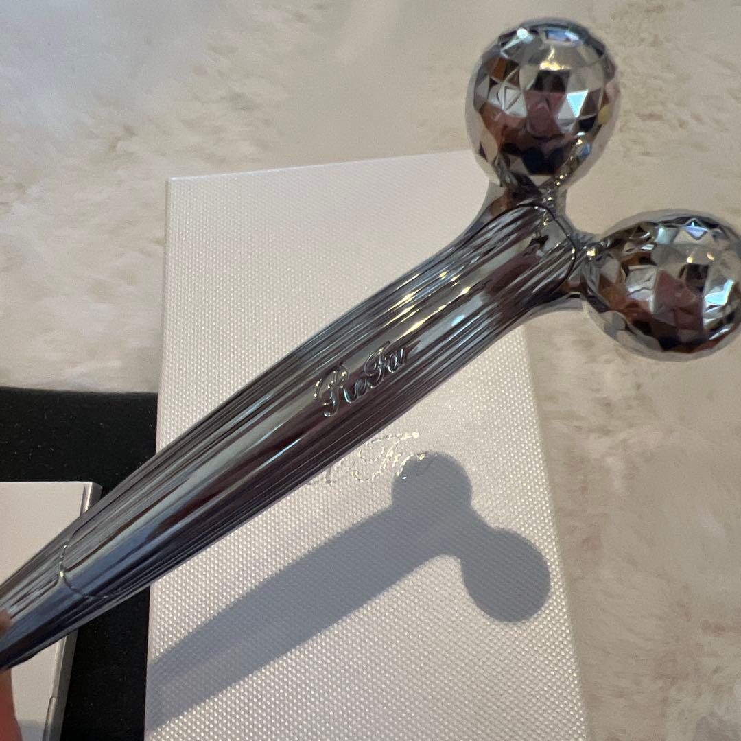 ReFa 美顔ローラー シルバー - メルカリ