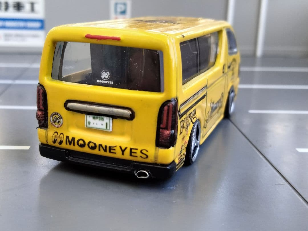 トミカ改造 トヨタ ハイエース ☆自作アルミリム ☆深リム ホット