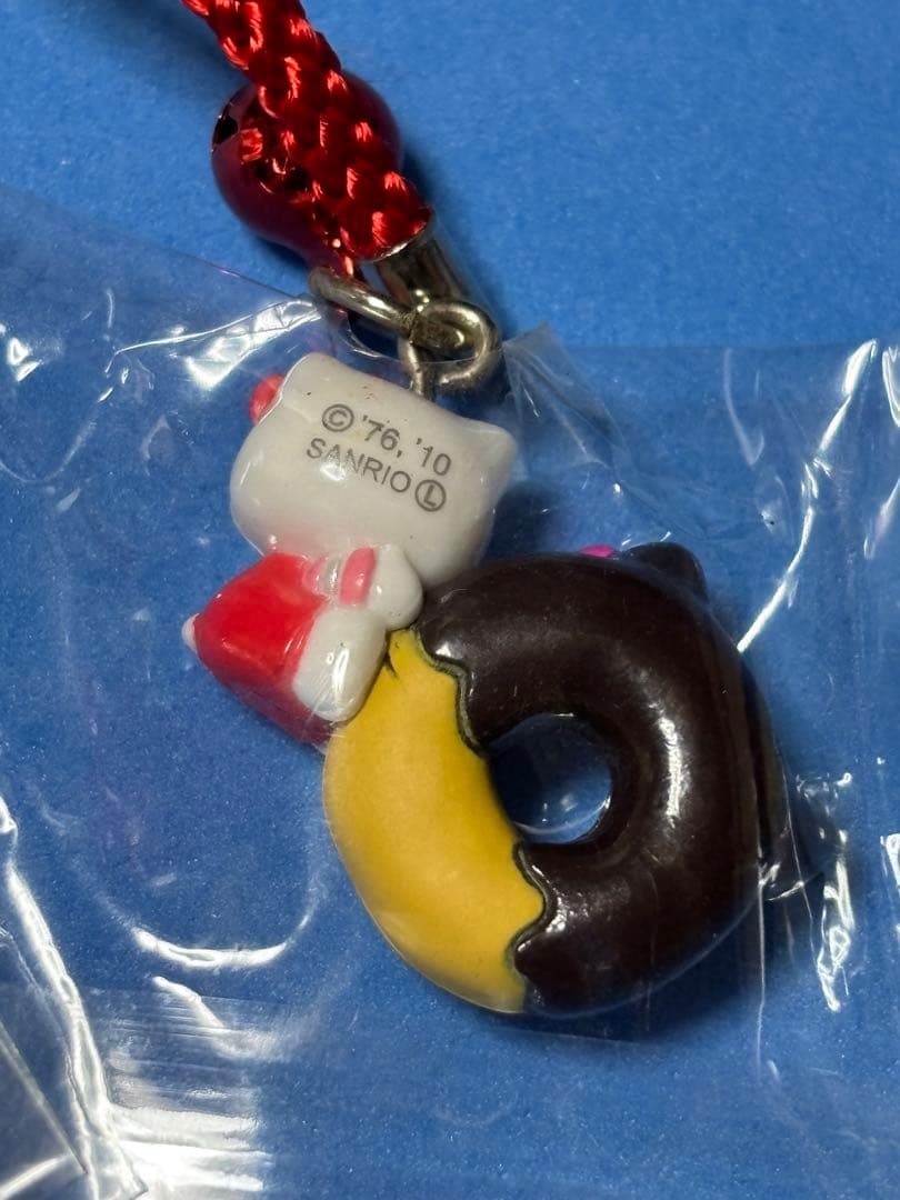 ご当地キティ ソフトクリーム ドーナツ 根付け 3点セット - メルカリ