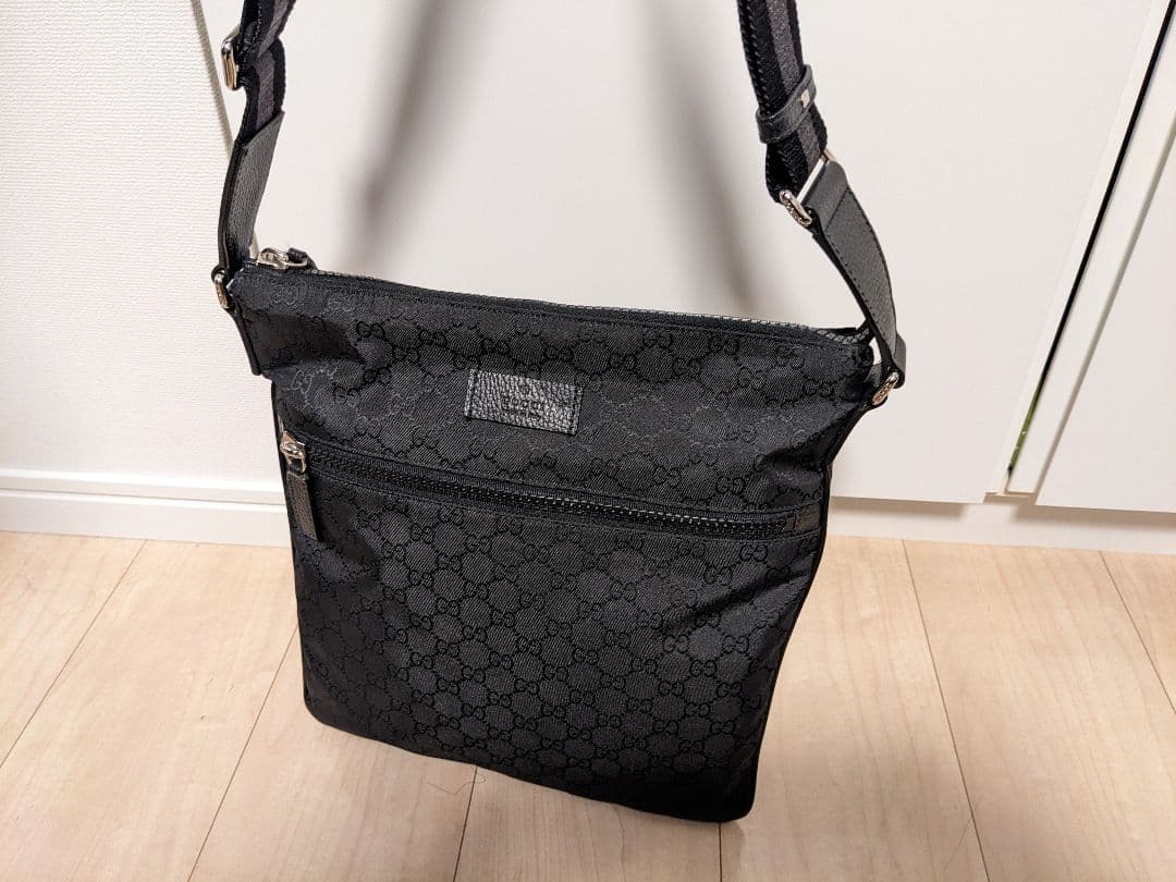 Gucci GGパターン ブラックショルダーバッグ