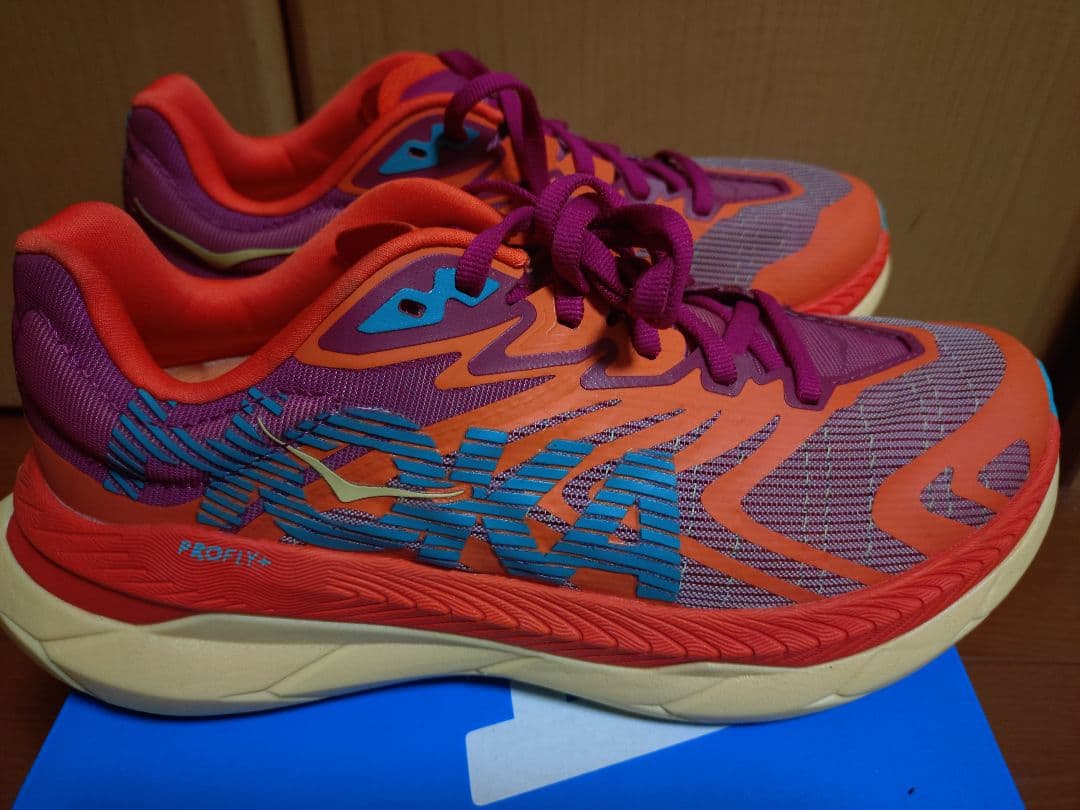 HOKA ホカオネオネ　テクトン　TECTON X2　23.5cm　カーボン