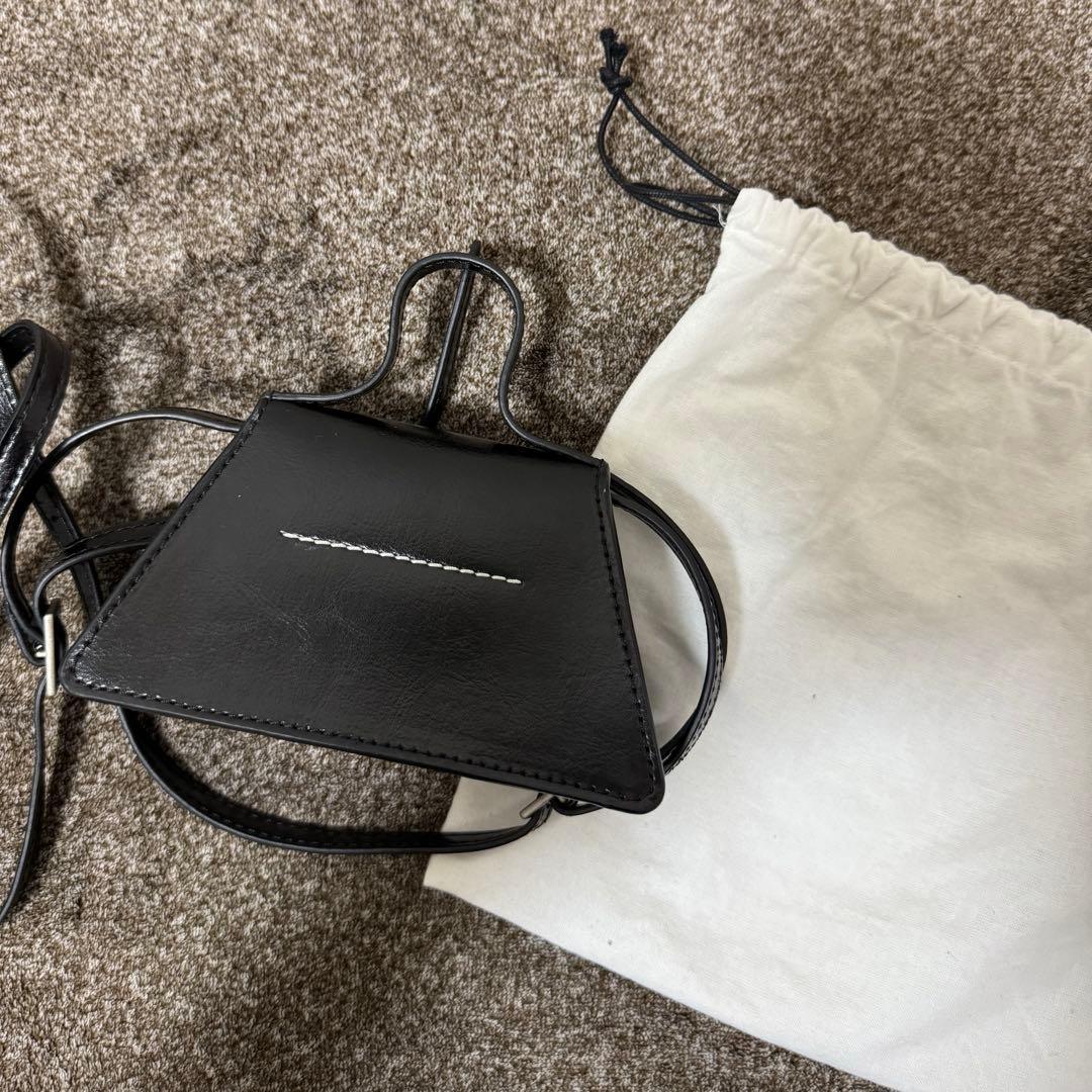 MM6 MAISON MARGIELA ブラック ミニ クロスボディバッグ - メルカリ