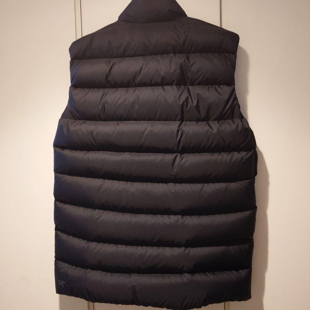 美品】ARC'TERYX ブラック ダウンベスト L/Gの通販はau PAY マーケット