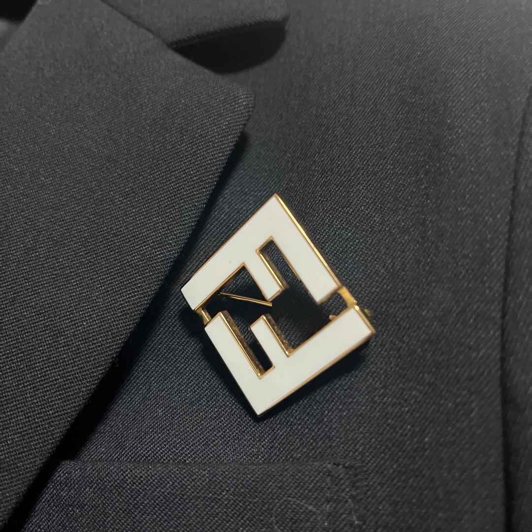 FENDI 正規品 ブローチ フォーエバー FFロゴ ホワイト ゴールド ピン