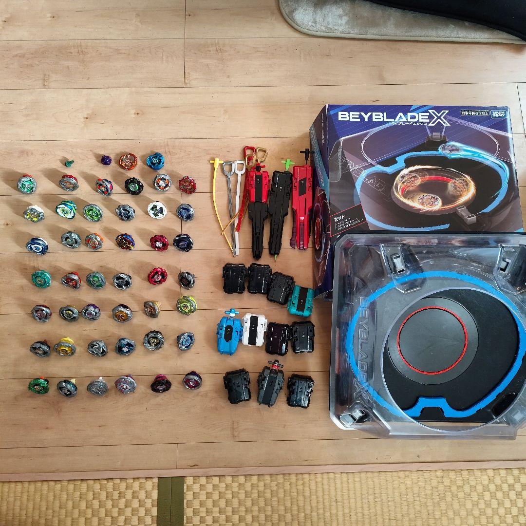 卒業品　ベイブレードX まとめ売り　42個＋電動スタジアム　レアあり 卒業品 ベイブレードX まとめ売り 42個＋電動スタジアム レアあり 卒業