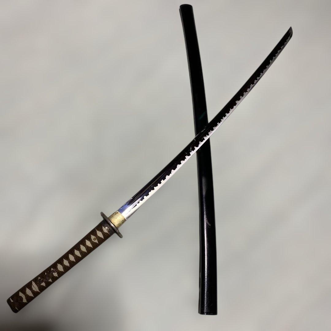 模造刀(居合刀)下緒無し 茶柄 鶴と波絵角丸鍔 - メルカリ