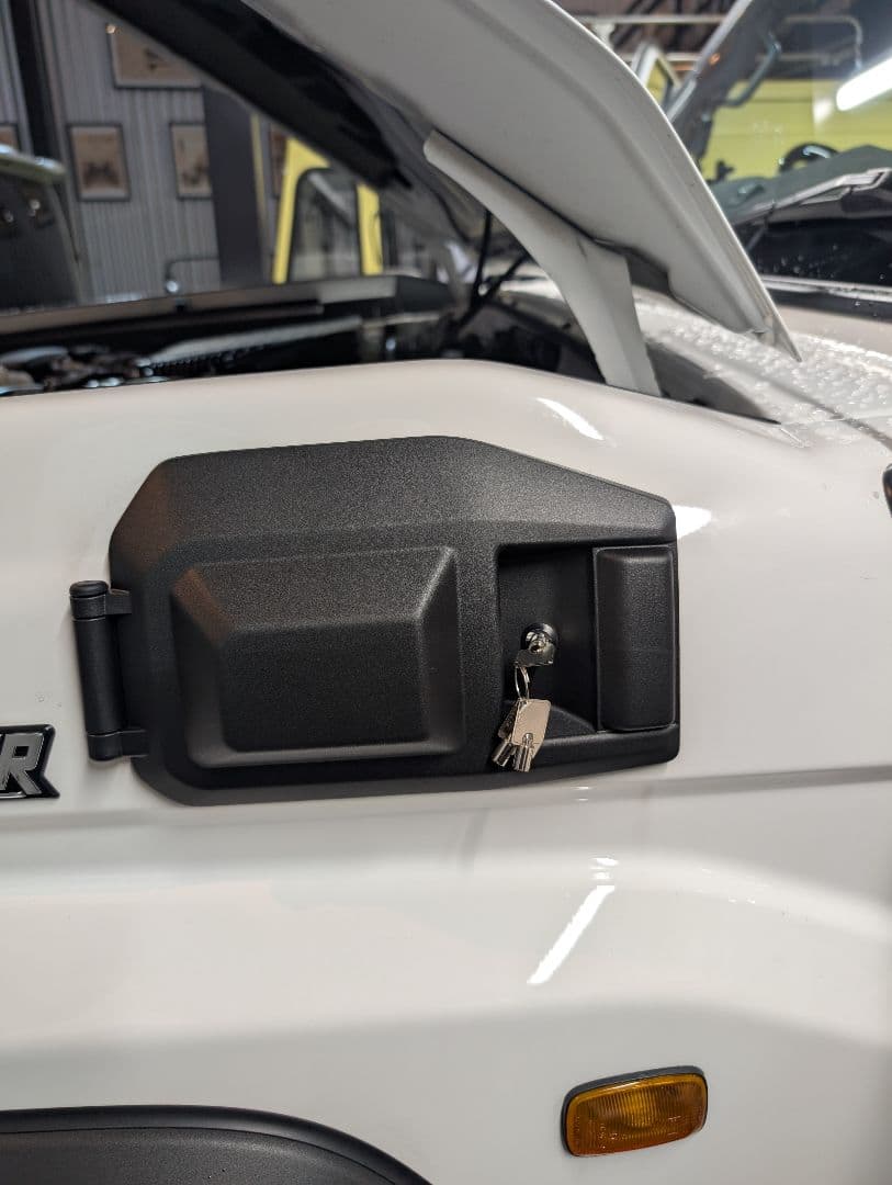 m*u様 ランクル70再再販(GDJ76W) 尿素リッドカバー 鍵付き加工 m*a様 ランクル70再再販(GDJ76W) 尿素リッドカバー 鍵付き加工 - メルカリ