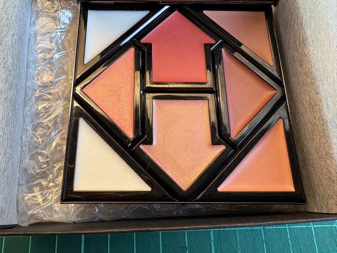 ハザマ hazama 弾願奏填のアイシャドウ BLACK ha｜za｜ma 惹き