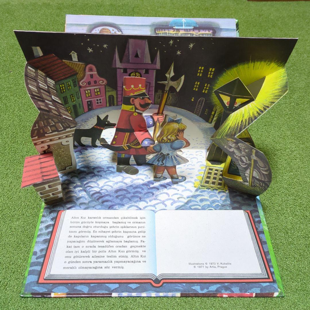 チェコの仕掛け絵本 3びきのくま - メルカリ