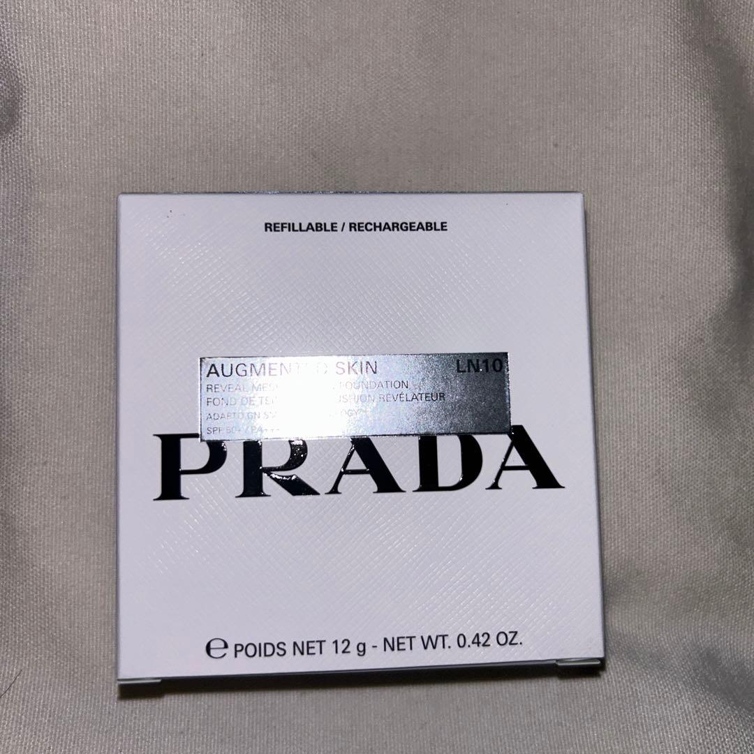 PRADAのAUGMENTED SKINクッションファンデーション、色はLN10 Ln10 - Light Neutral Prada Reveal Mesh Cushion Foundation - Ln10