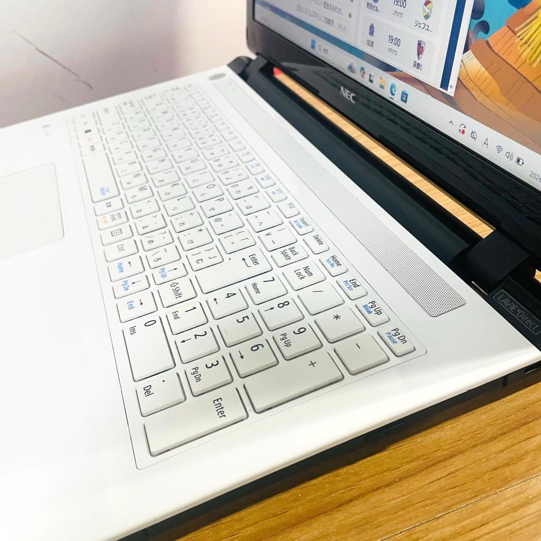 すぐ使える設定済み人気のホワイトSSD256メモリ8ギガカメラwin11